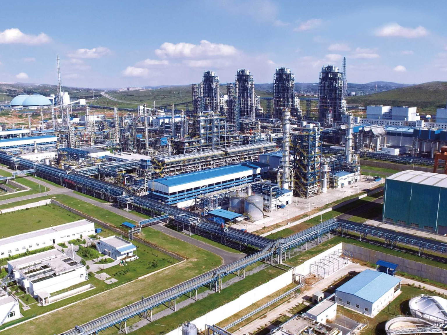 煤基合成CTLI+基础油装置外观图